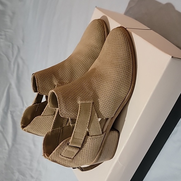 Dolce Vita Koree booties size 6 - Picture 3 of 5